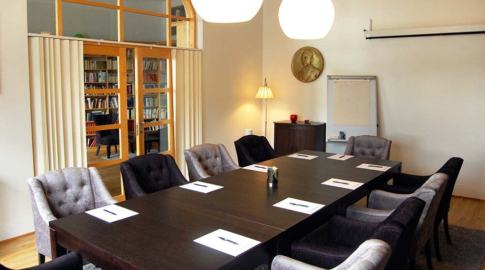 Konferanserom oversikt med stoler og lamper på Clarion Collection Hotel Bolinder Munktell Eskilstuna 